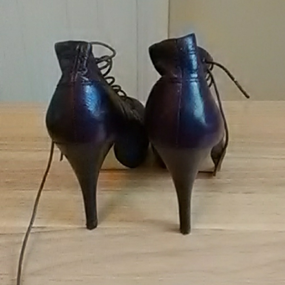 Heels - Picture 3 of 4